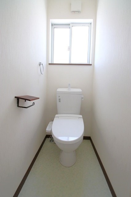 総社市井尻野　中古住宅　2018年築 内観写真（トイレ）
