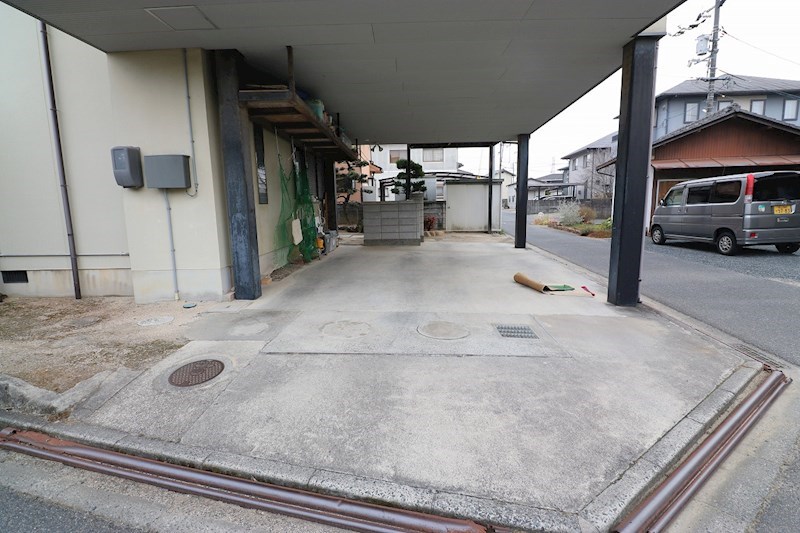 総社市井尻野173-2　中古住宅 現地写真（駐車場）