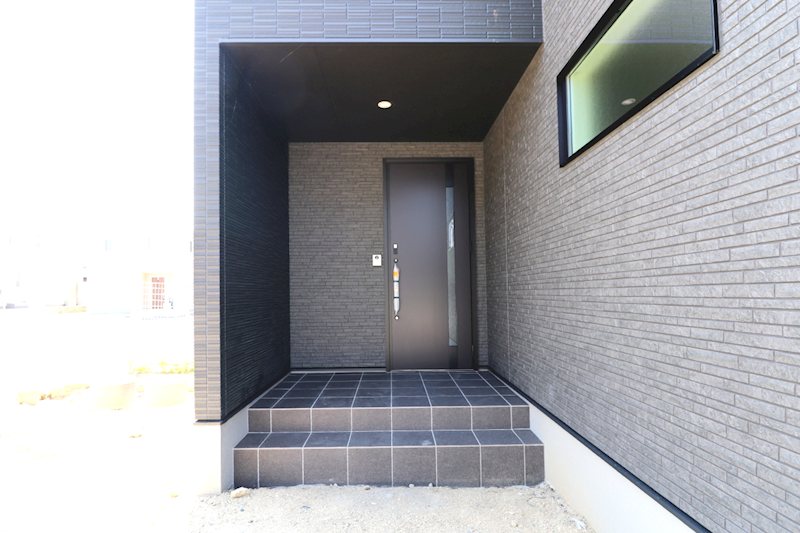 ルルーディア西坂≪1号棟≫全2棟 現地写真（玄関）