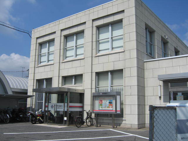 ルルーディア西坂≪1号棟≫全2棟 銀行