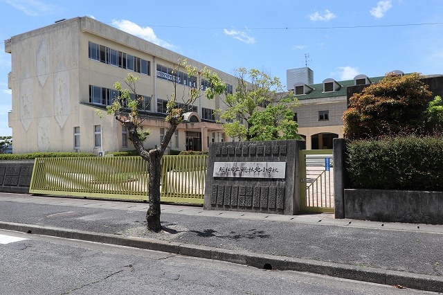 総社市泉　中古住宅 小学校