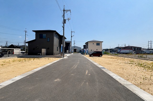 総社市真壁　分譲地　建築条件なし 現地写真（前面道路含む現地写真）