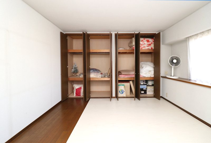 住友林業施工中島中古住宅　6LDDKK 内観写真（収納）