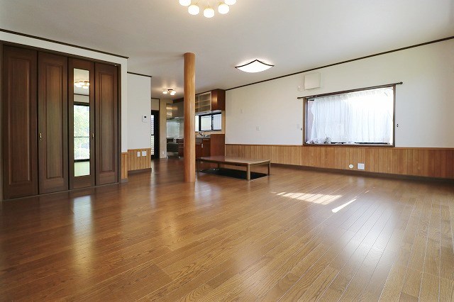 総社市清音柿木　中古住宅 内観写真（リビング）