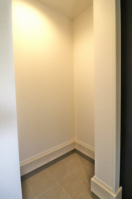 グラファーレ岡山市北区大元【限定2棟】1号棟 現地写真（玄関）
