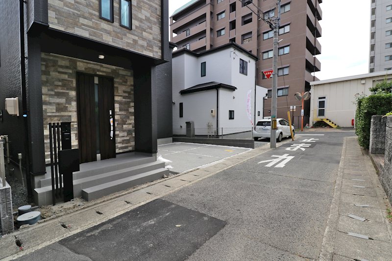 グラファーレ岡山市北区大元【限定2棟】2号棟 現地写真（前面道路含む現地写真）