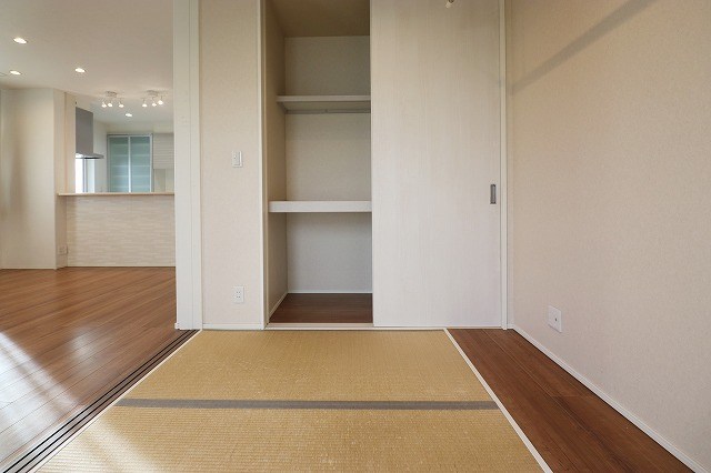 総社市福井中古戸建て 内観写真（リビング以外の居室）