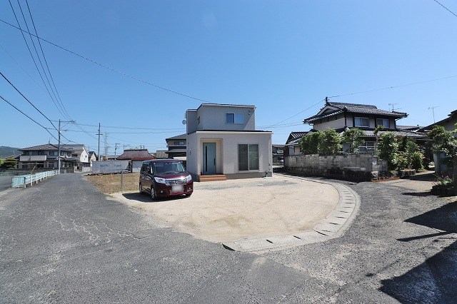 総社市上林　新築未入居戸建て 現地写真（前面道路含む現地写真）