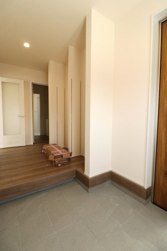 リーブルガーデン倉敷中畝4丁目≪全3棟≫1号棟　新築戸建  現地写真（玄関）