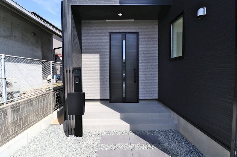 新築戸建　グラファーレ倉敷市中庄団地≪全３棟≫１号棟 現地写真（玄関）
