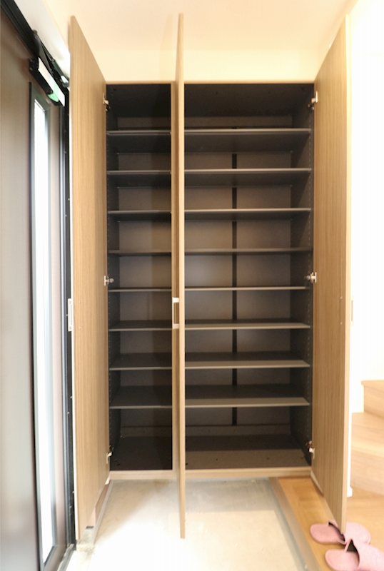新築戸建　ブルーミングガーデン倉敷市茶屋町4期【全1棟】 現地写真（玄関）