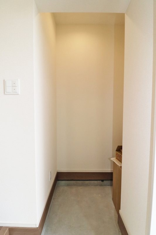 新築戸建　ブルーミングガーデン倉敷市茶屋町4期【全1棟】 現地写真（玄関）