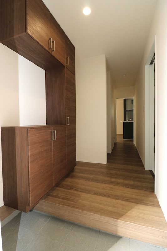 長期優良住宅　リーブルガーデン倉敷市茶屋町第3【限定1棟】 現地写真（玄関）