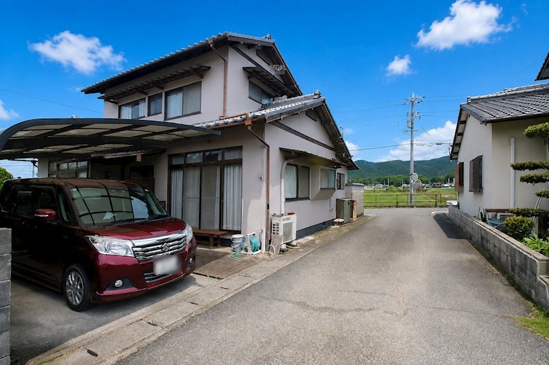 総社市北溝手　中古住宅 現地写真（前面道路含む現地写真）