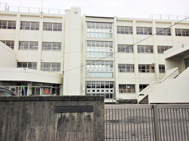 土浦市西真鍋町 中学校