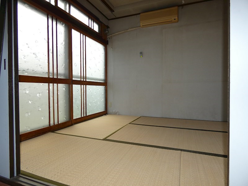 1213　八戸市大字妙字水上　中古住宅 内観写真（リビング以外の居室）