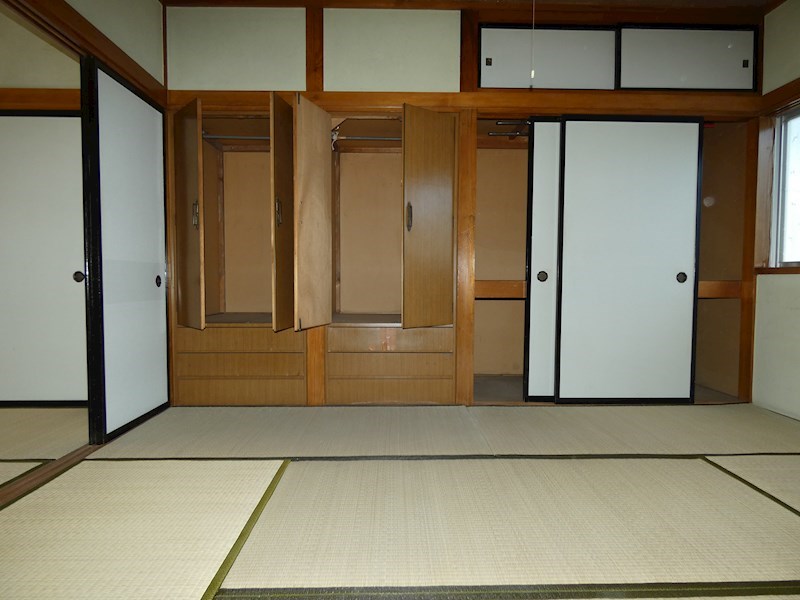 1213　八戸市大字妙字水上　中古住宅 内観写真（リビング以外の居室）