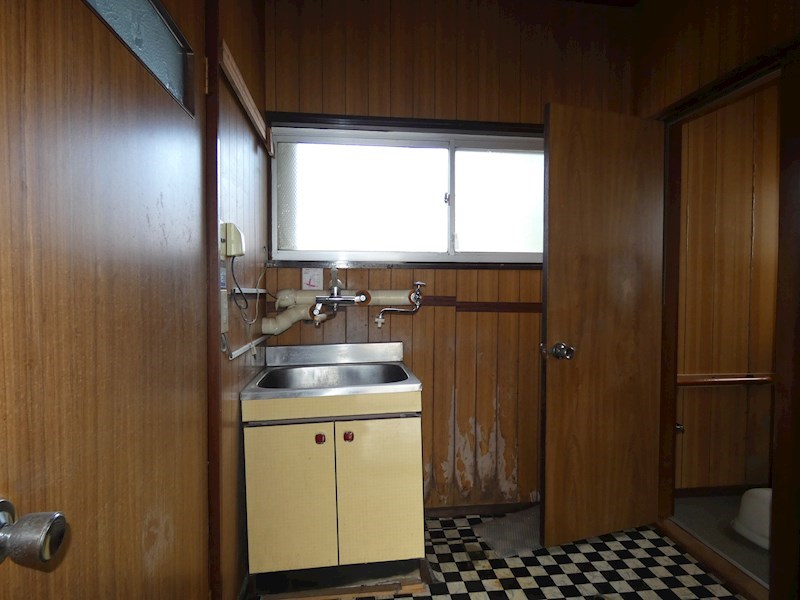 1213　八戸市大字妙字水上　中古住宅 内観写真（洗面台・洗面所）