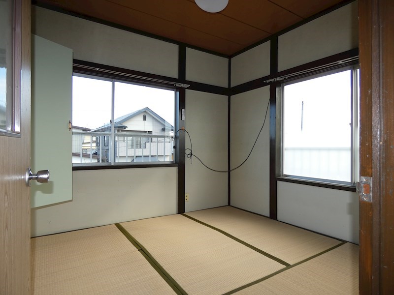1213　八戸市大字妙字水上　中古住宅 内観写真（リビング以外の居室）