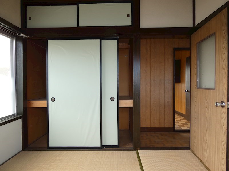 1213　八戸市大字妙字水上　中古住宅 内観写真（リビング以外の居室）