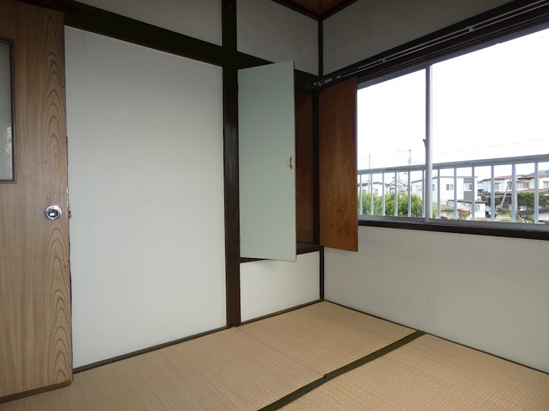 1213　八戸市大字妙字水上　中古住宅 内観写真（リビング以外の居室）