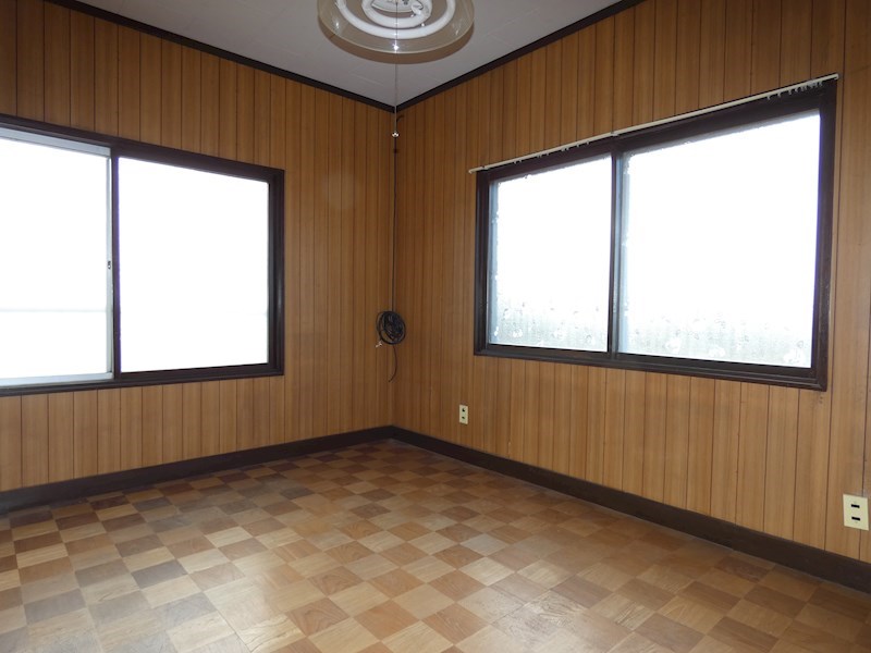 1213　八戸市大字妙字水上　中古住宅 内観写真（リビング以外の居室）