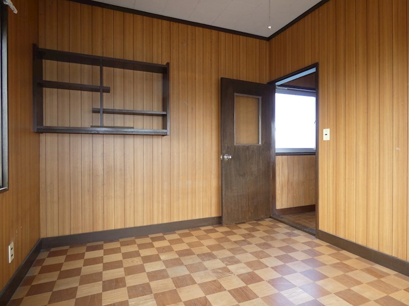 1213　八戸市大字妙字水上　中古住宅 内観写真（リビング以外の居室）