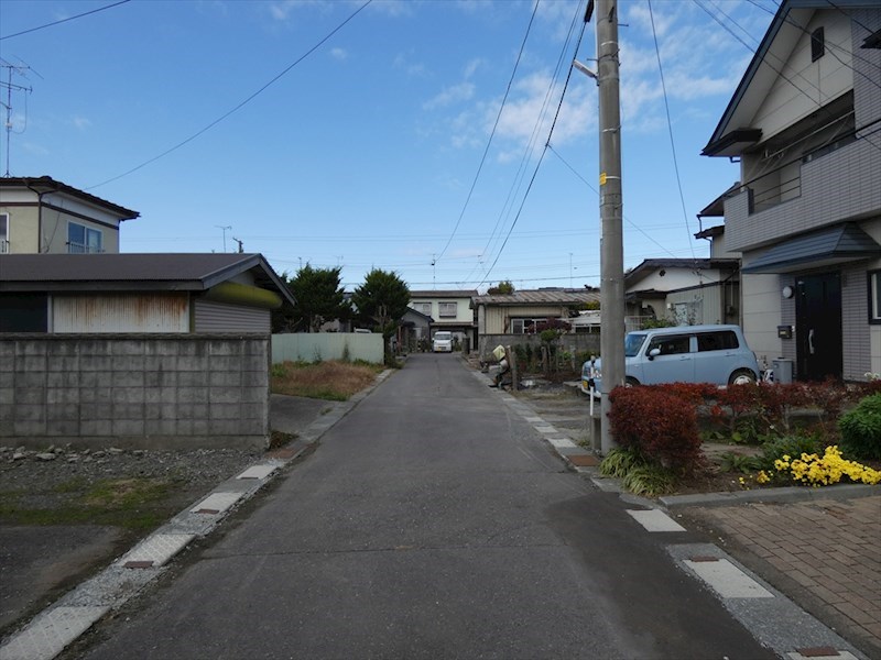 1213　八戸市大字妙字水上　中古住宅 現地写真（前面道路含む現地写真）