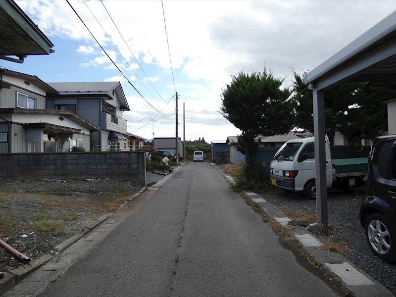 1213　八戸市大字妙字水上　中古住宅 現地写真（前面道路含む現地写真）