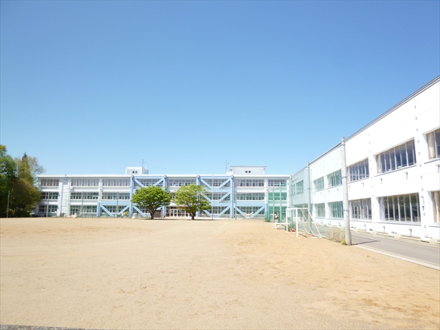 2010　八戸市大字市川町字桔梗野　土地 小学校