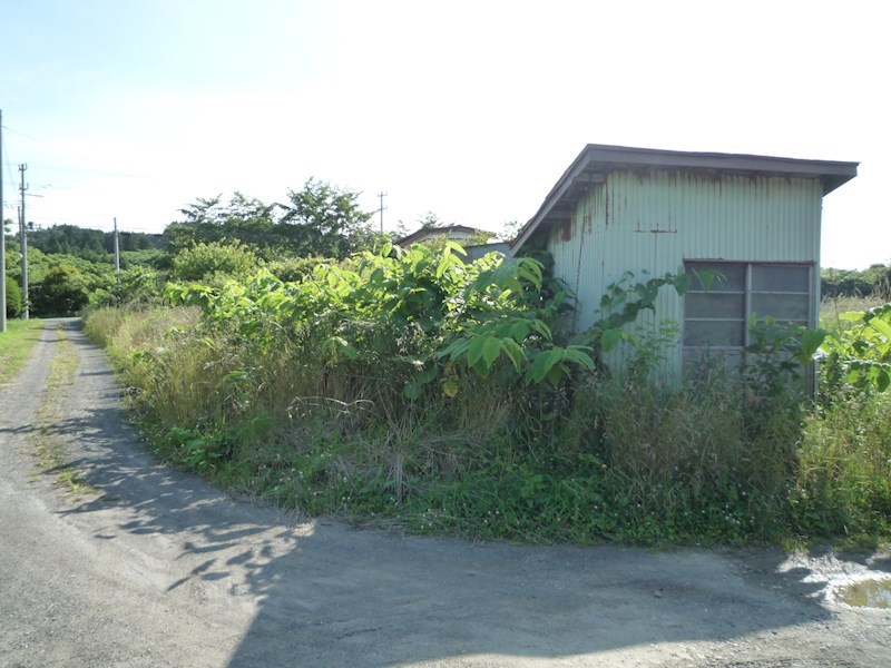 2077　八戸市大字鮫町字館越　土地 現地写真（前面道路含む現地写真）