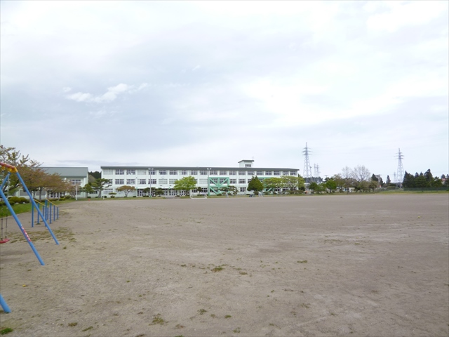 2143　青森県上北郡おいらせ町三本木　土地 小学校