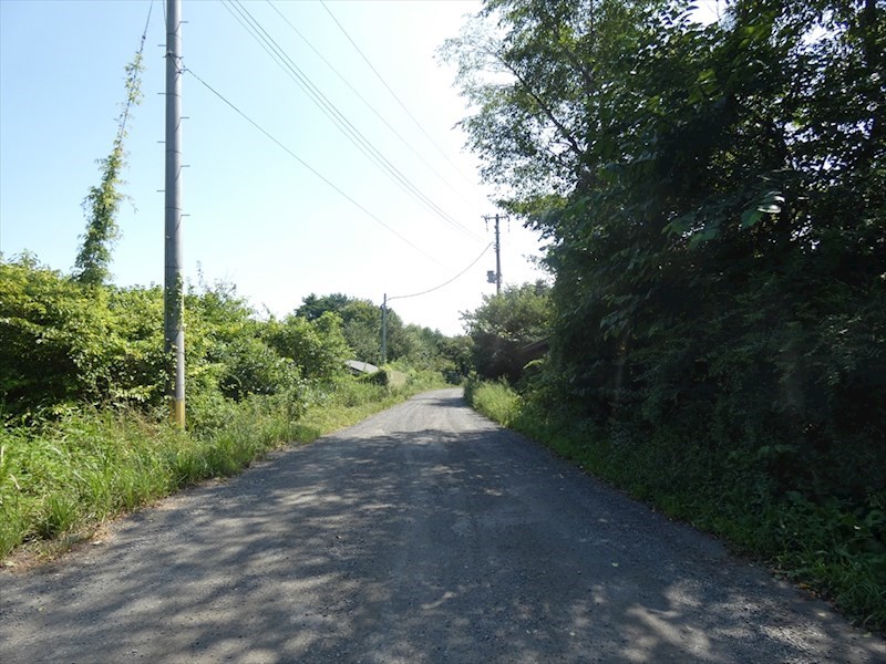 2181　青森県八戸市大字大久保字上面　土地 現地写真（前面道路含む現地写真）