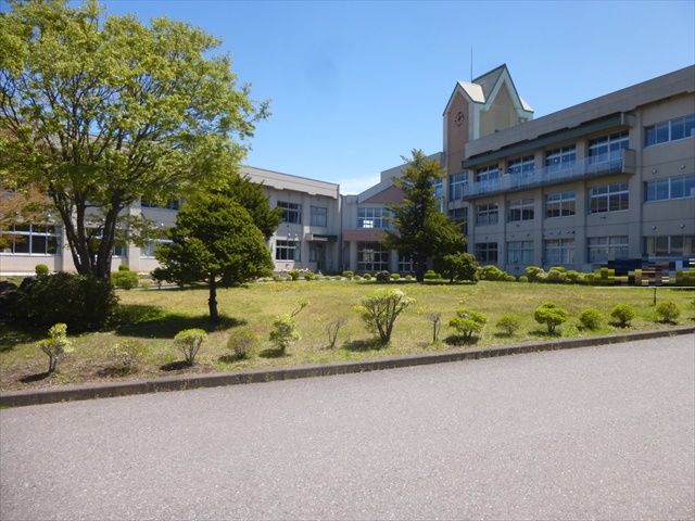 2181　青森県八戸市大字大久保字上面　土地 中学校