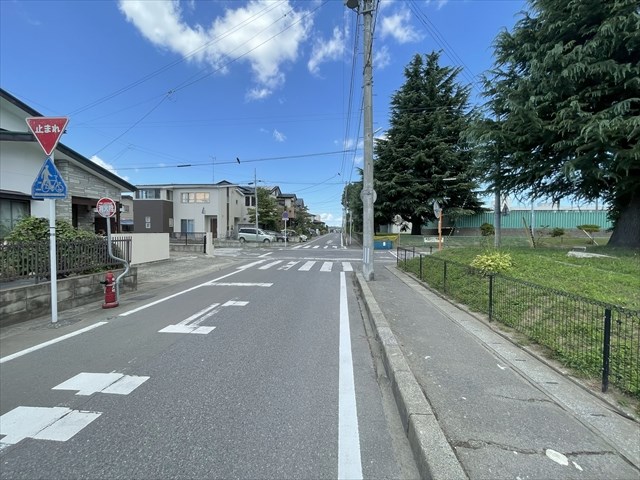 2540　八戸市根城6丁目　土地 現地写真（前面道路含む現地写真）