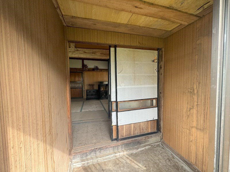 5475　三戸郡階上町大字平内字中渡　中古住宅 現地写真（玄関）