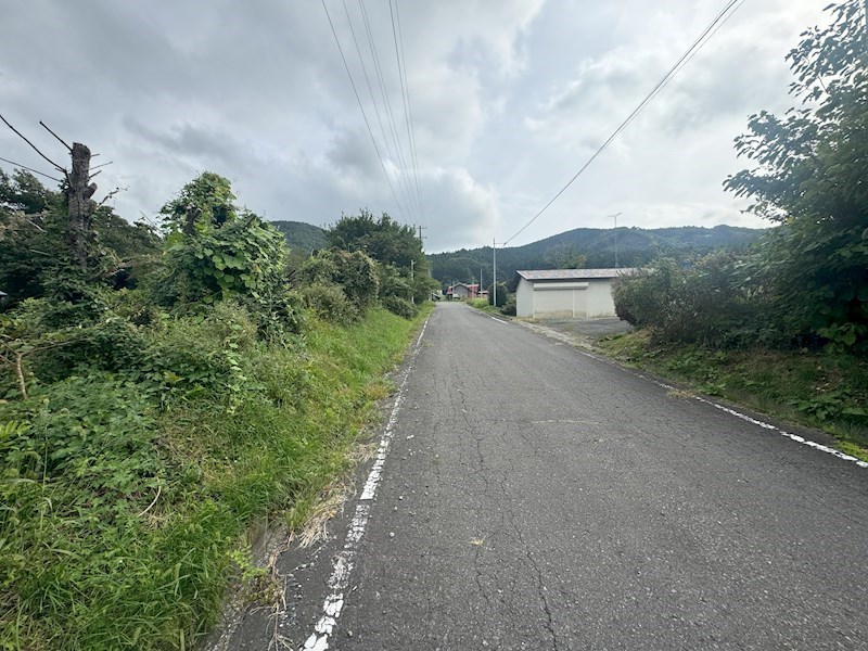 5475　三戸郡階上町大字平内字中渡　中古住宅 現地写真（前面道路含む現地写真）