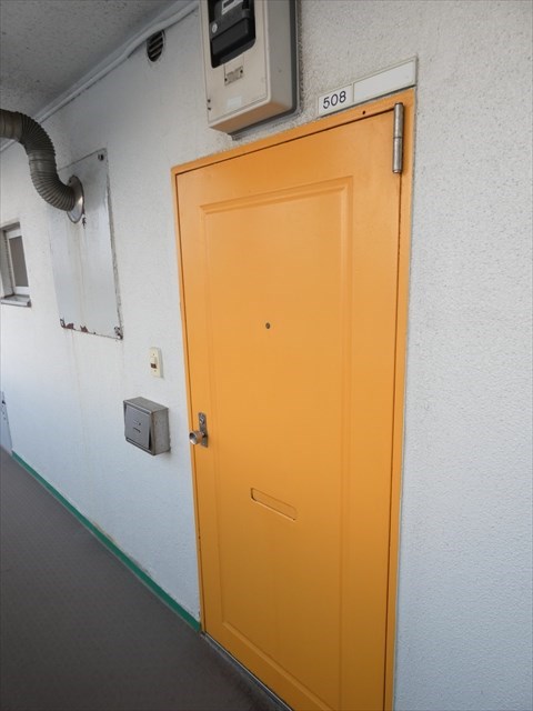 5507　ホワイトレジデンス八戸　508号 現地写真（玄関）