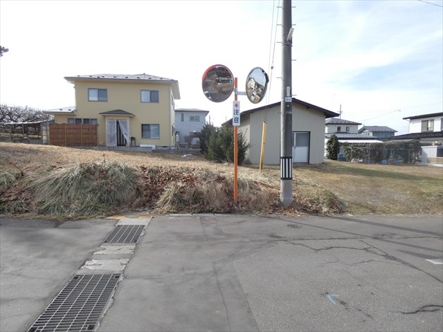 2558　三戸郡南部町埖渡東あかね　土地 現地写真（前面道路含む現地写真）