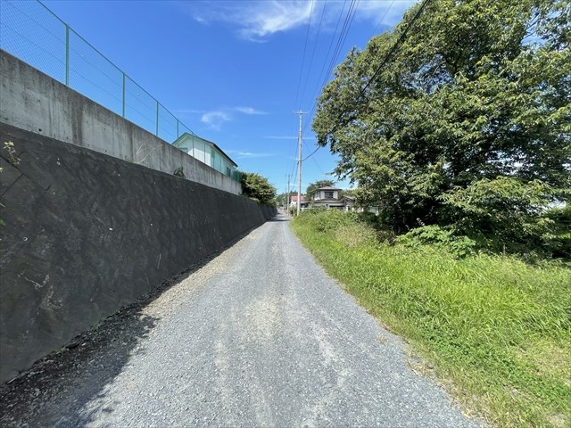 2565　八戸市大字大久保字大塚　土地 現地写真（前面道路含む現地写真）