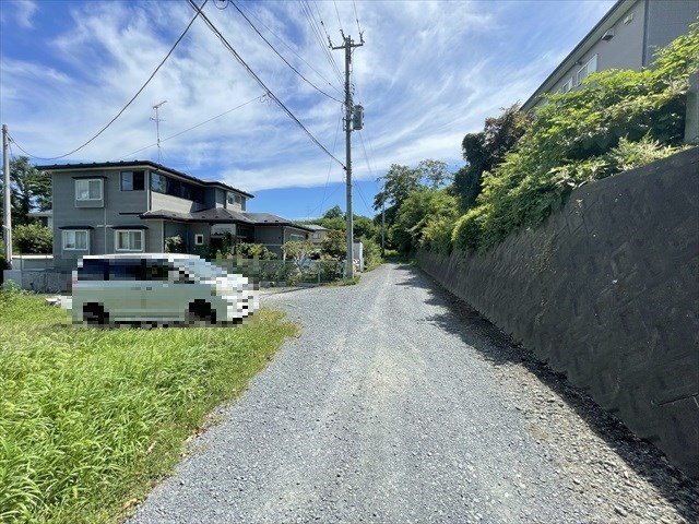 2565　八戸市大字大久保字大塚　土地 現地写真（前面道路含む現地写真）
