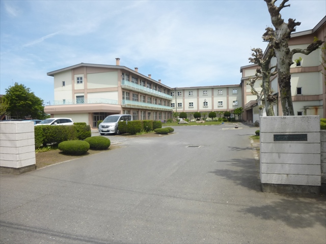 5525　八戸市大字沢里字休場　中古住宅 小学校