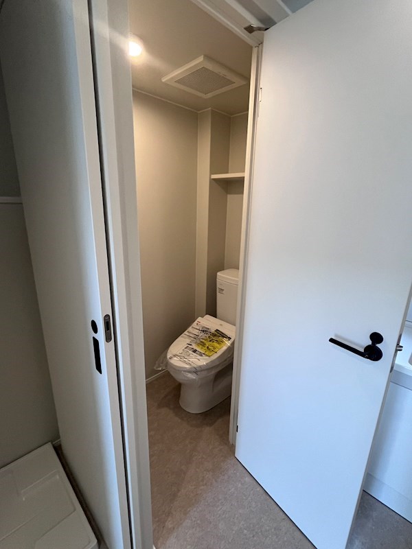 5557　八戸市大久保字下大久保DC・C棟　建売住宅 内観写真（トイレ）