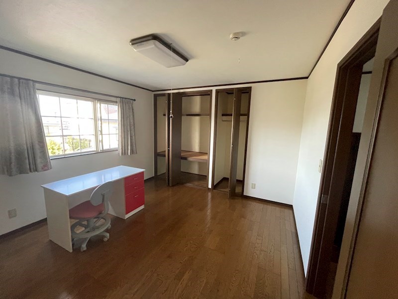 5605　八戸市大字市川町字桔梗野上　中古住宅 内観写真（リビング以外の居室）