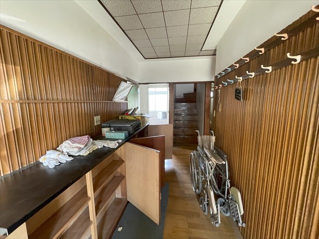 5604　八戸市鮫町忍町　中古住宅 現地写真（玄関）