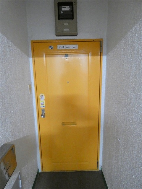 5608　ホワイトレジデンス八戸　701号 現地写真（玄関）