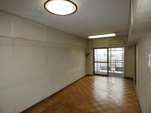 5608　ホワイトレジデンス八戸　701号 内観写真（リビング）
