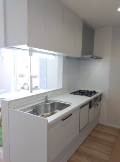 5610　三沢市南町3丁目・B棟　新築建売住宅  内観写真（キッチン）