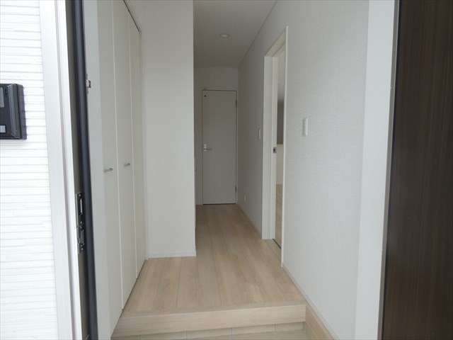5632　クレイドルガーデン三沢市日の出第1　新築分譲住宅　4号棟※ただ今商談中です 現地写真（玄関）