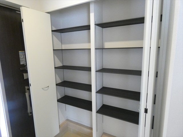 5632　クレイドルガーデン三沢市日の出第1　新築分譲住宅　4号棟※ただ今商談中です 現地写真（玄関）